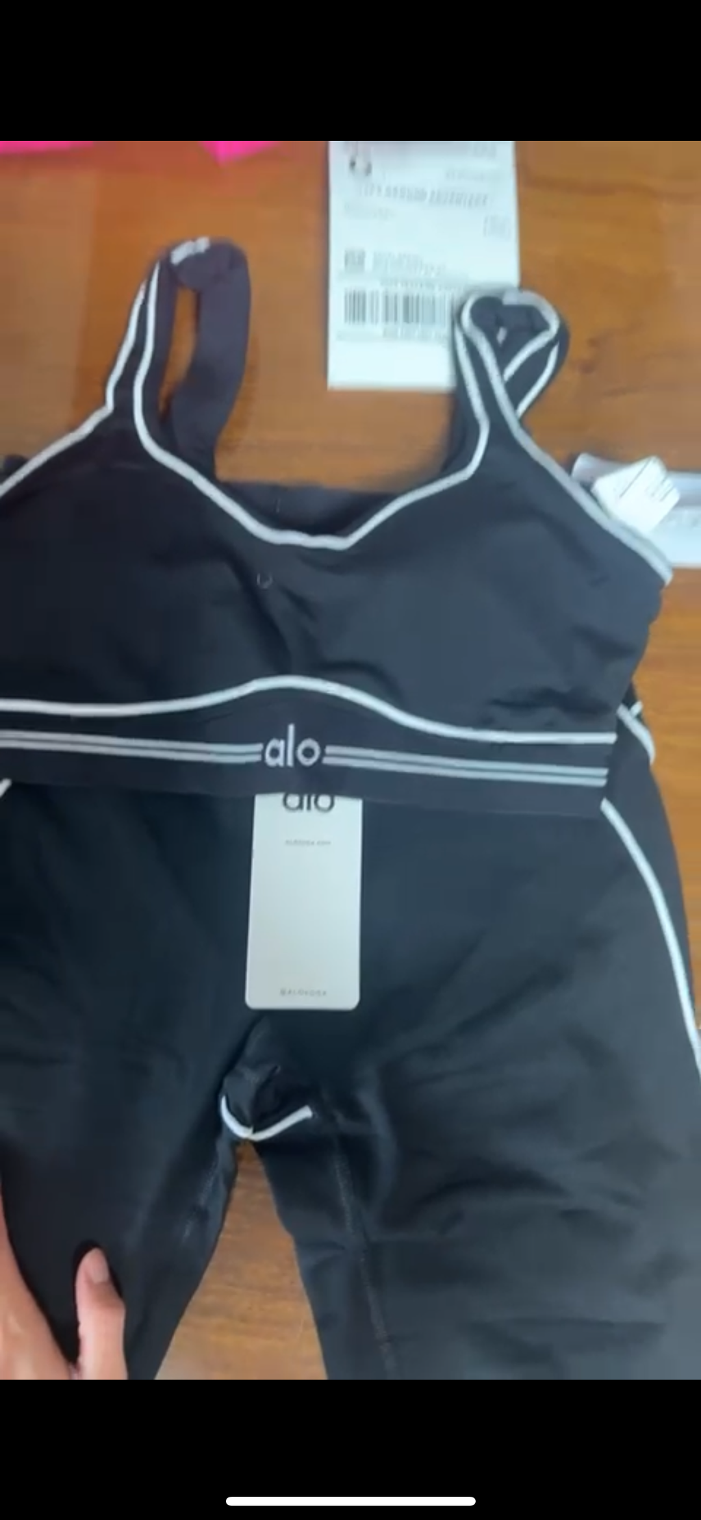 Pure Motion Set – Alo Luxe Black Two-Piece